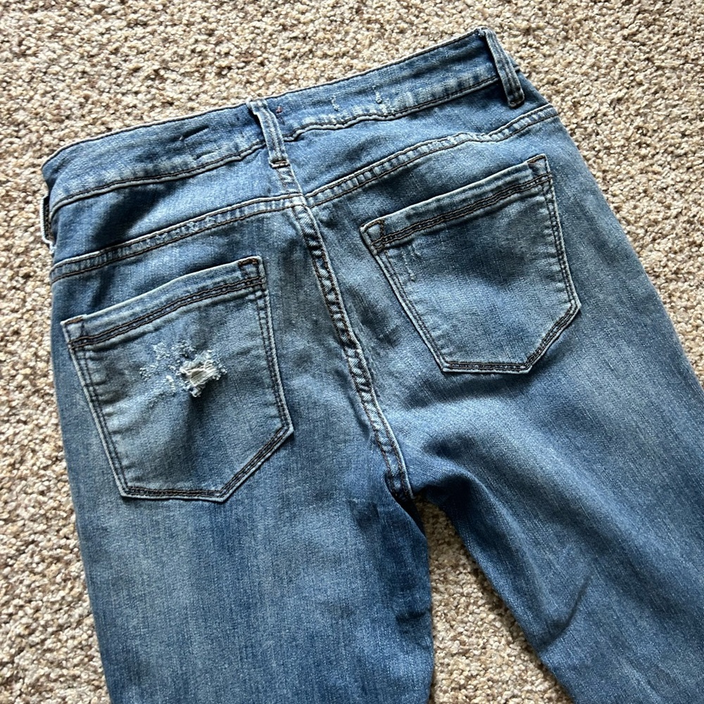 Sneak Peek Size 28 skinny distressed jeans
